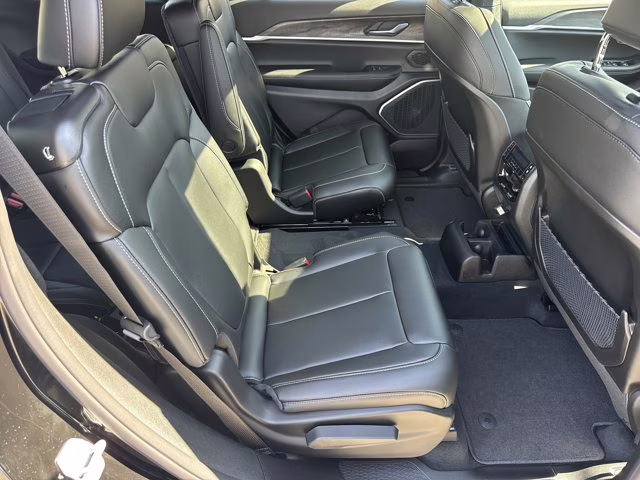 2026 Diamond Black Crystal Pearlcoat Jeep Grand Cherokee L Limited RWD SUV