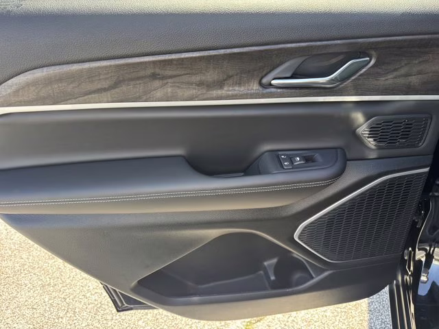 2026 Diamond Black Crystal Pearlcoat Jeep Grand Cherokee L Limited RWD SUV