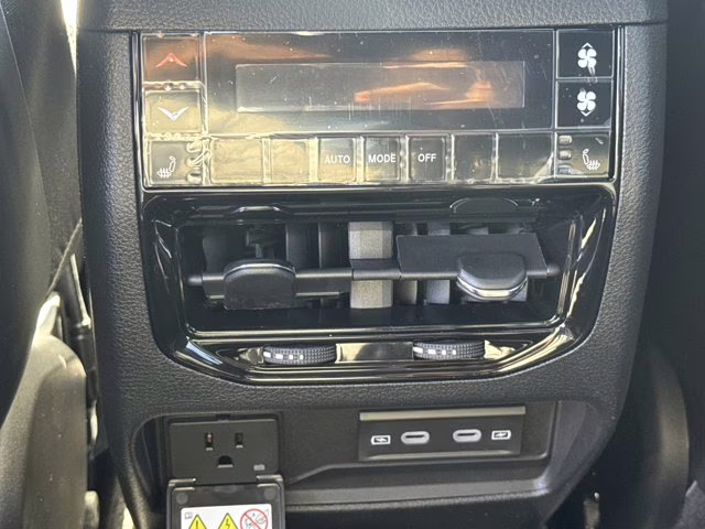 2026 Diamond Black Crystal Pearlcoat Jeep Grand Cherokee L Limited RWD SUV