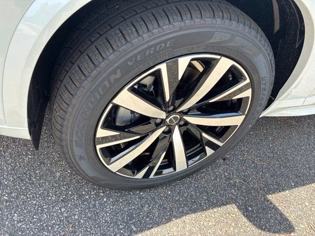 2026 Crystal White Volvo XC90 B5 Core AWD SUV