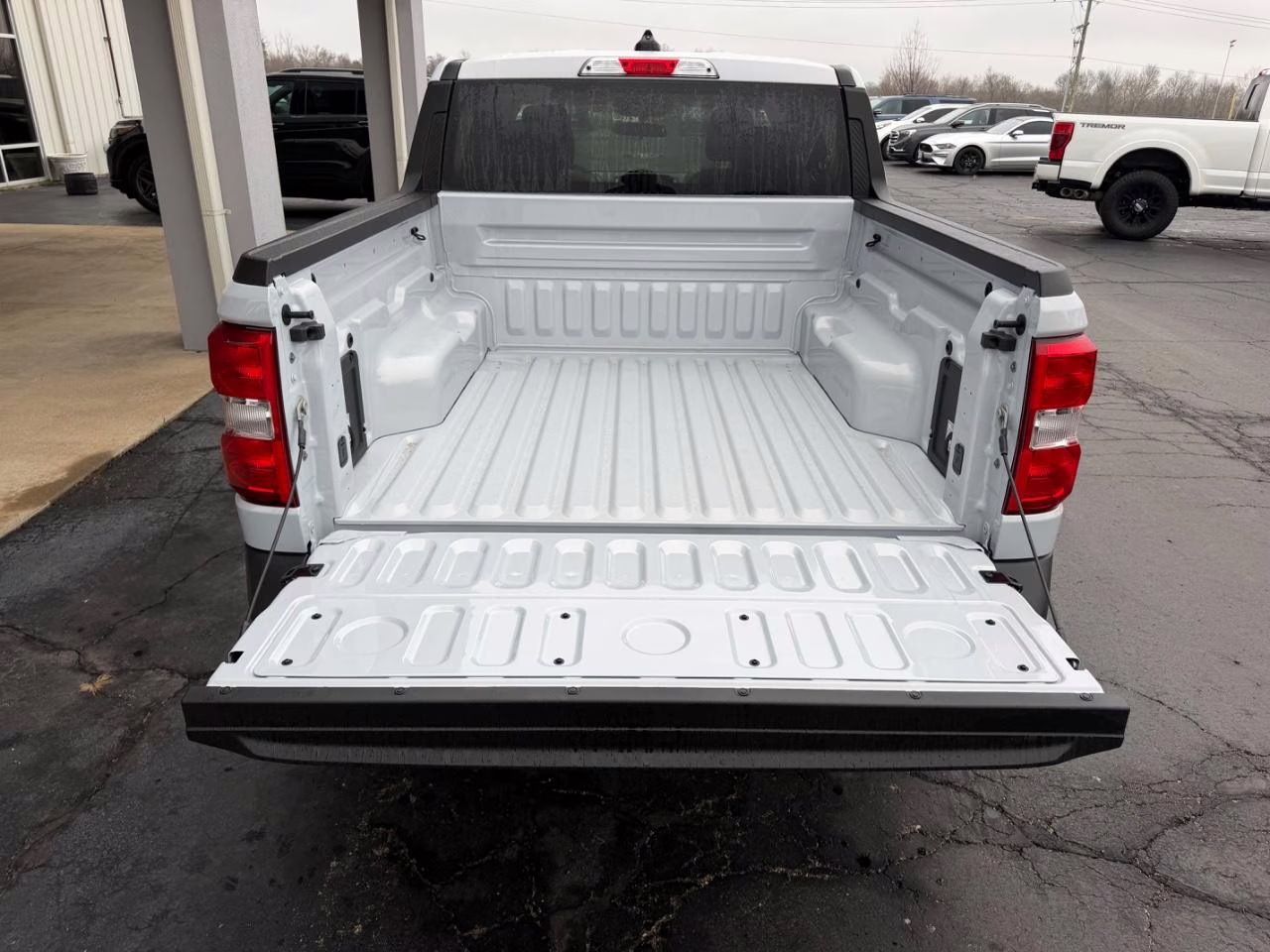 2026 Space White Metallic Ford Maverick XL AWD Truck