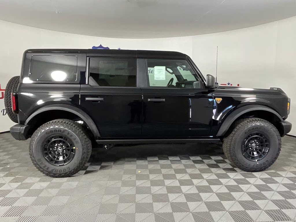 2026 Shadow Black Ford Bronco Badlands 4X4 SUV