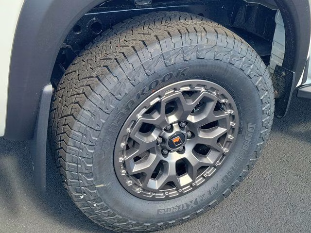 2026 Glacier White Nissan Frontier PRO-4X 4X4 Truck