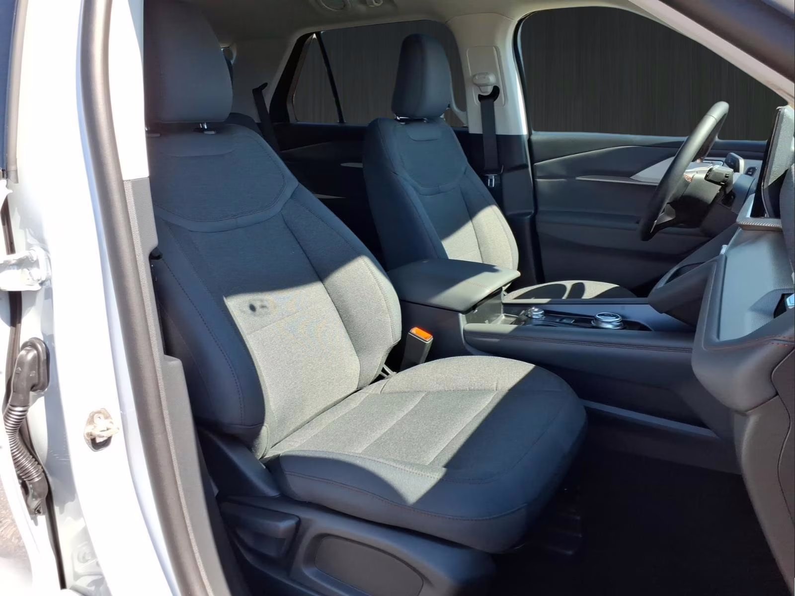 2026 White Metallic Ford Explorer Active RWD SUV