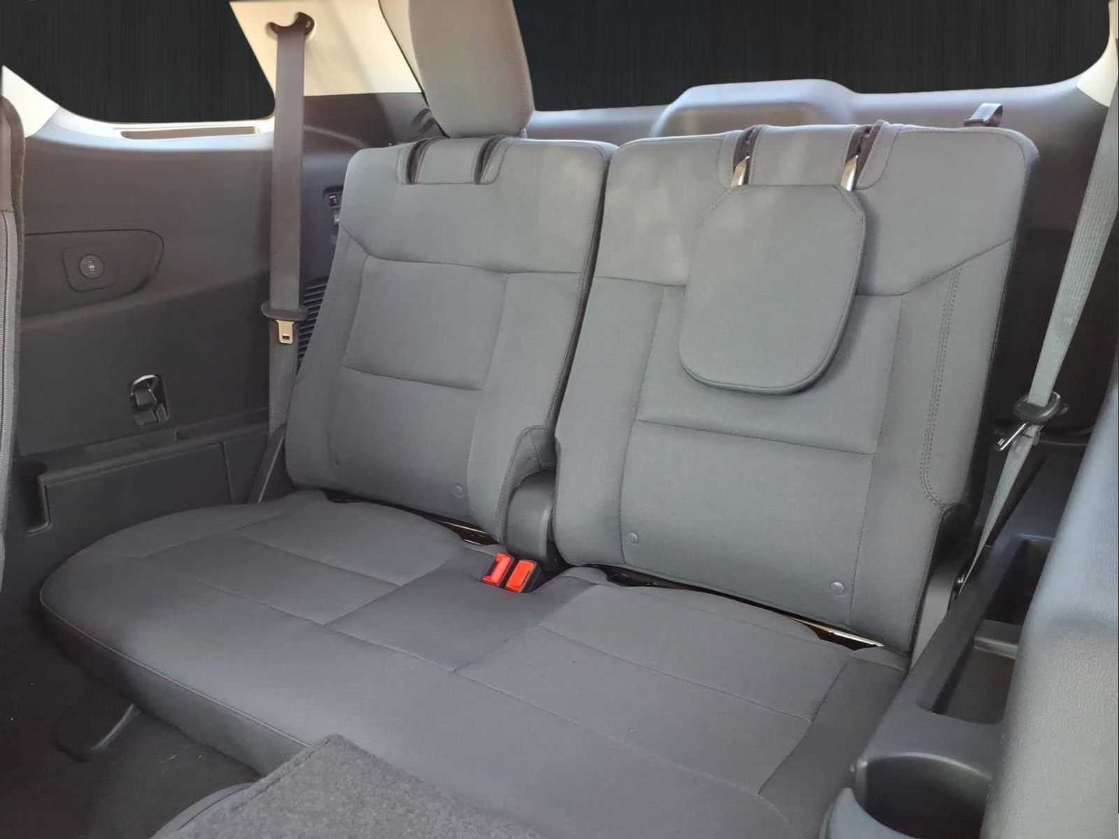 2026 White Metallic Ford Explorer Active RWD SUV