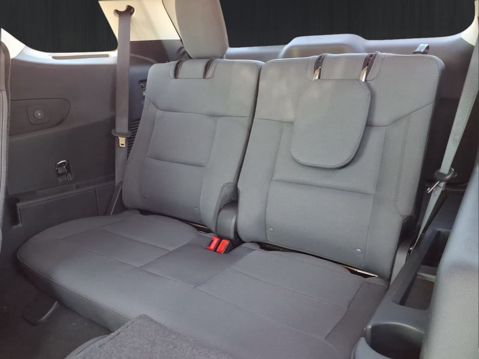 2026 White Metallic Ford Explorer Active RWD SUV