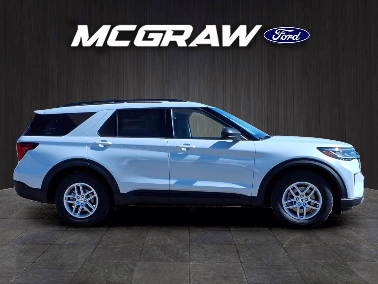 2026 White Metallic Ford Explorer Active RWD SUV