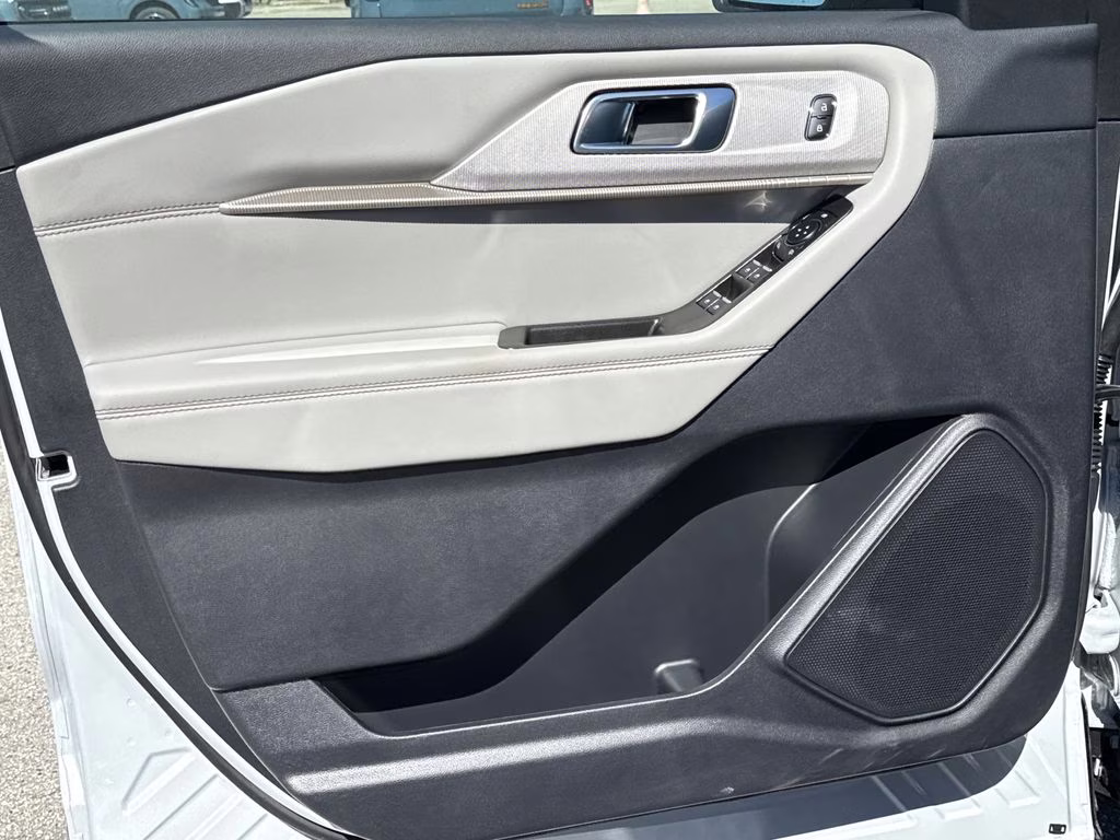 2026 Space White Metallic Ford Explorer Active RWD SUV