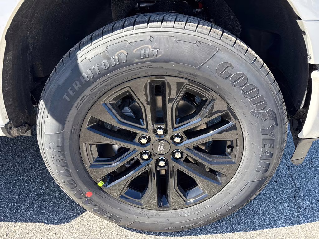 2026 Star White Metallic Tri-Coat Ford F-150 Lariat 4X4 Truck