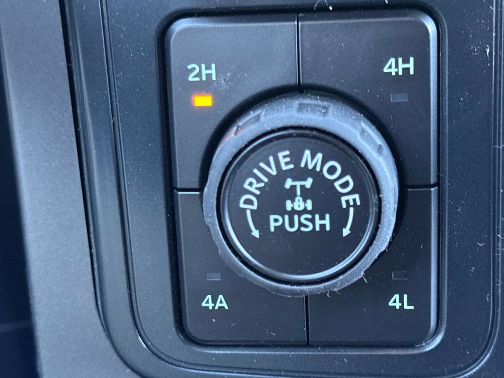 2026 Star White Metallic Tri-Coat Ford F-150 Lariat 4X4 Truck