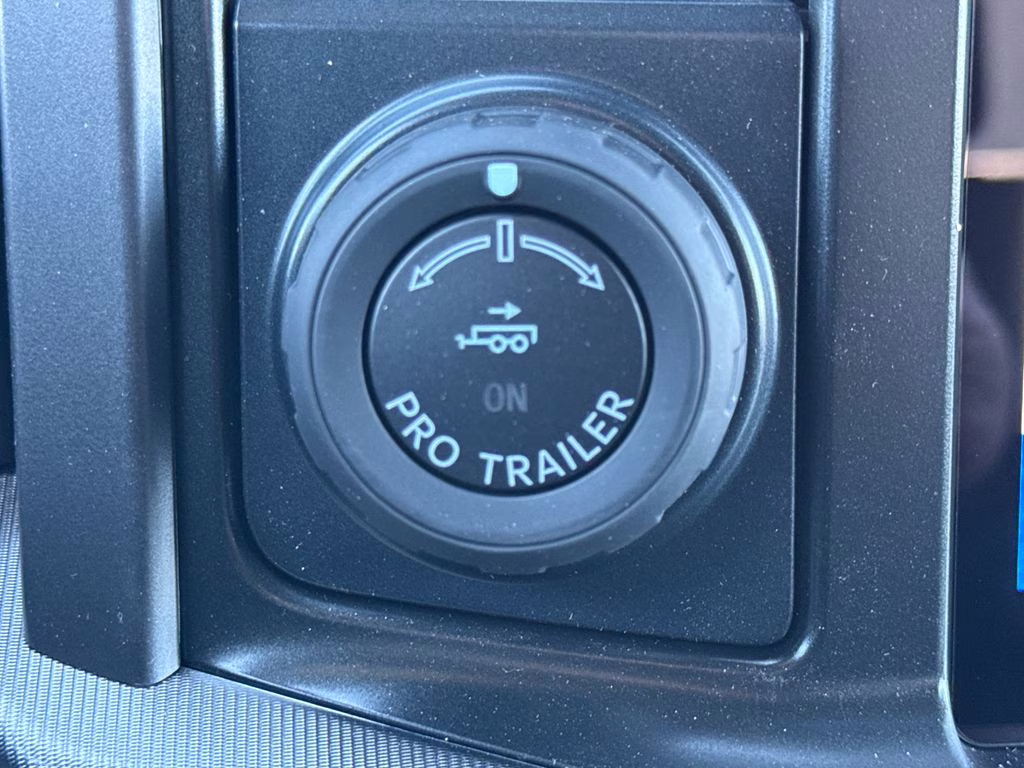 2026 Star White Metallic Tri-Coat Ford F-150 Lariat 4X4 Truck