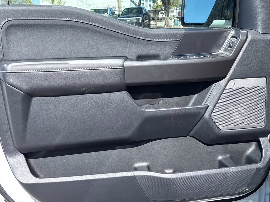 2026 Star White Metallic Tri-Coat Ford F-150 Lariat 4X4 Truck