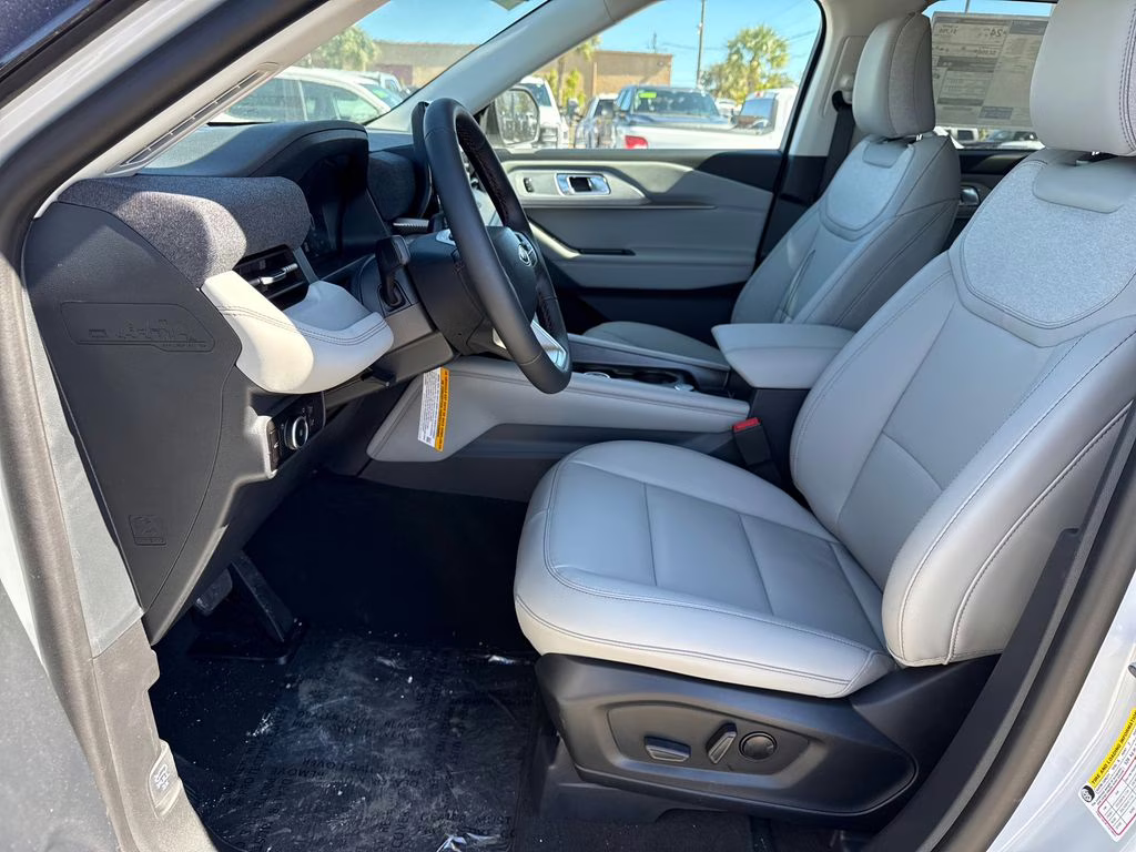 2026 Space White Metallic Ford Explorer Active RWD SUV