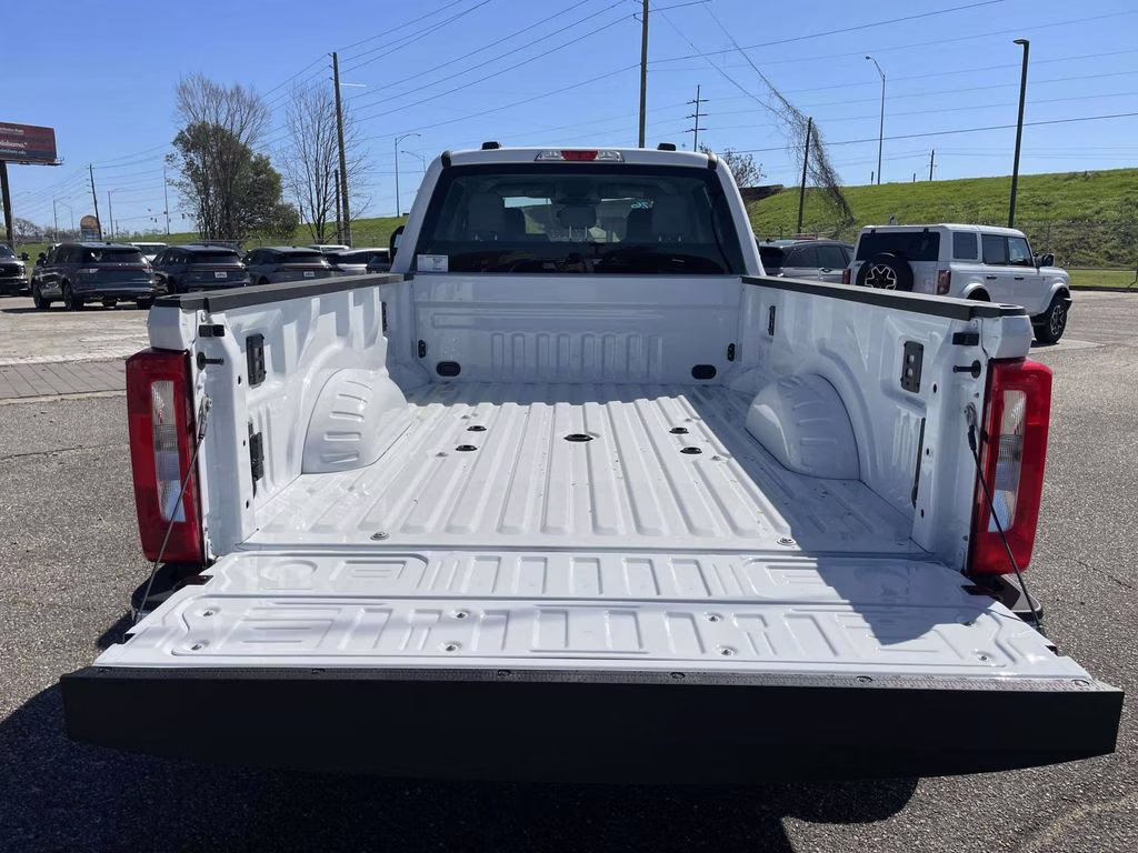 2026 Oxford White Ford Super Duty F-350 DRW XL 4X4 Truck