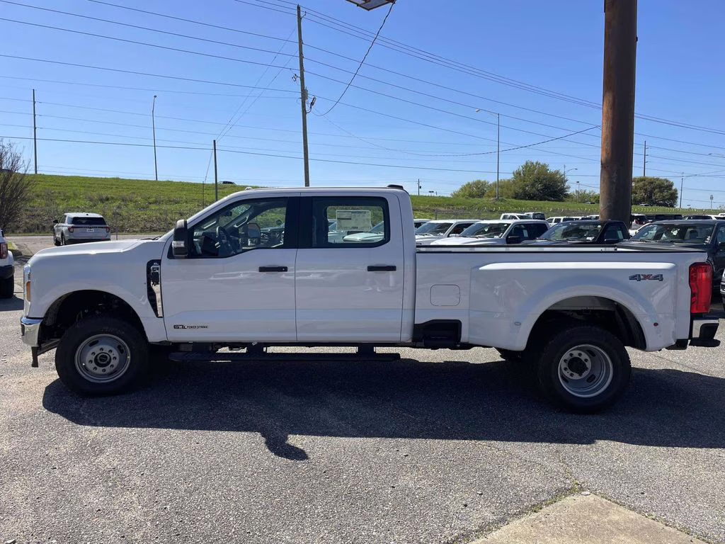 2026 Oxford White Ford Super Duty F-350 DRW XL 4X4 Truck