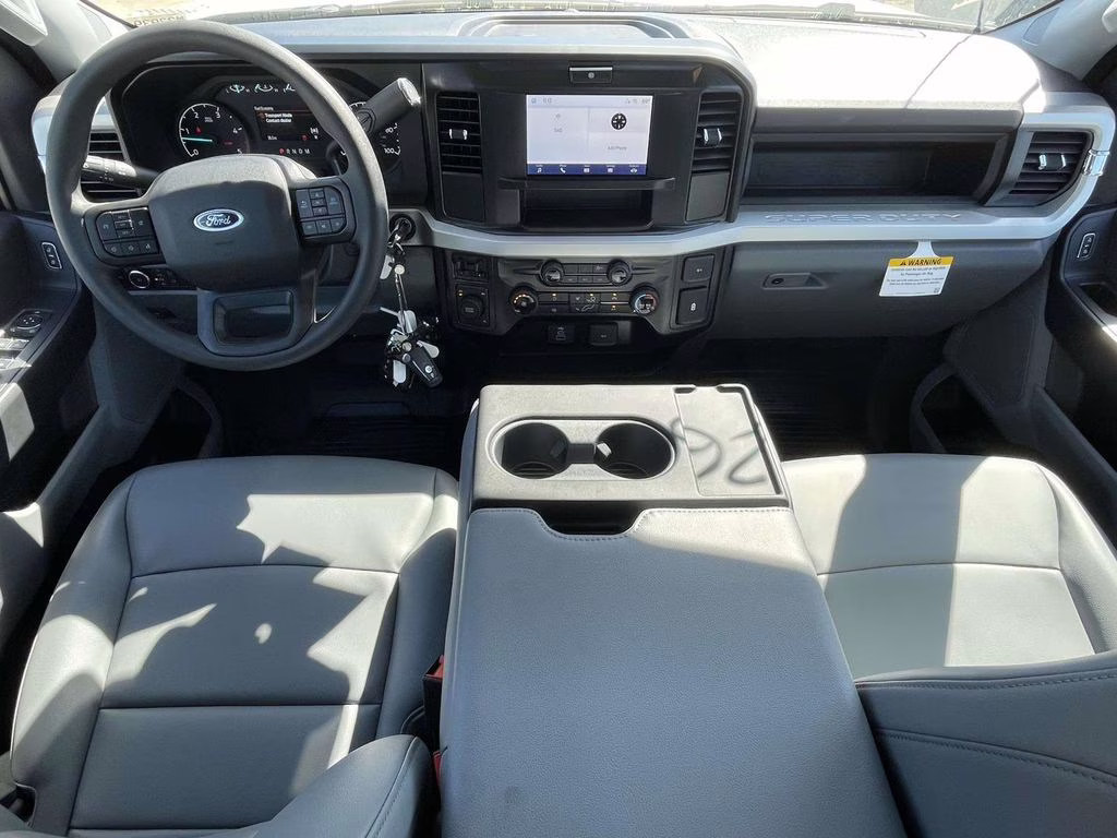 2026 Oxford White Ford Super Duty F-350 DRW XL 4X4 Truck