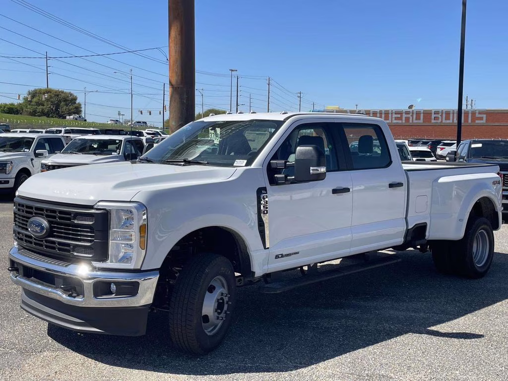 2026 Oxford White Ford Super Duty F-350 DRW XL 4X4 Truck