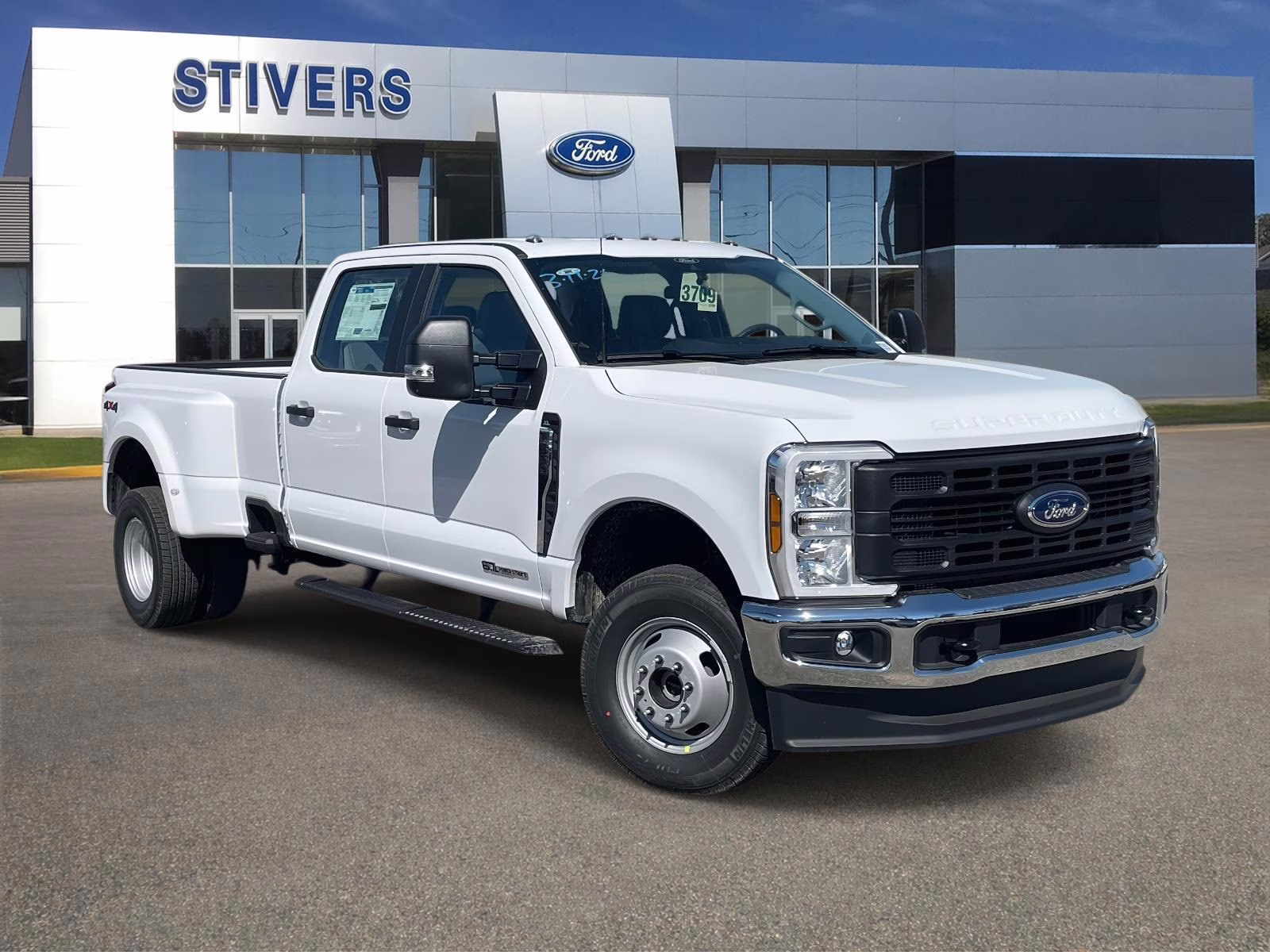 2026 Oxford White Ford Super Duty F-350 DRW XL 4X4 Truck