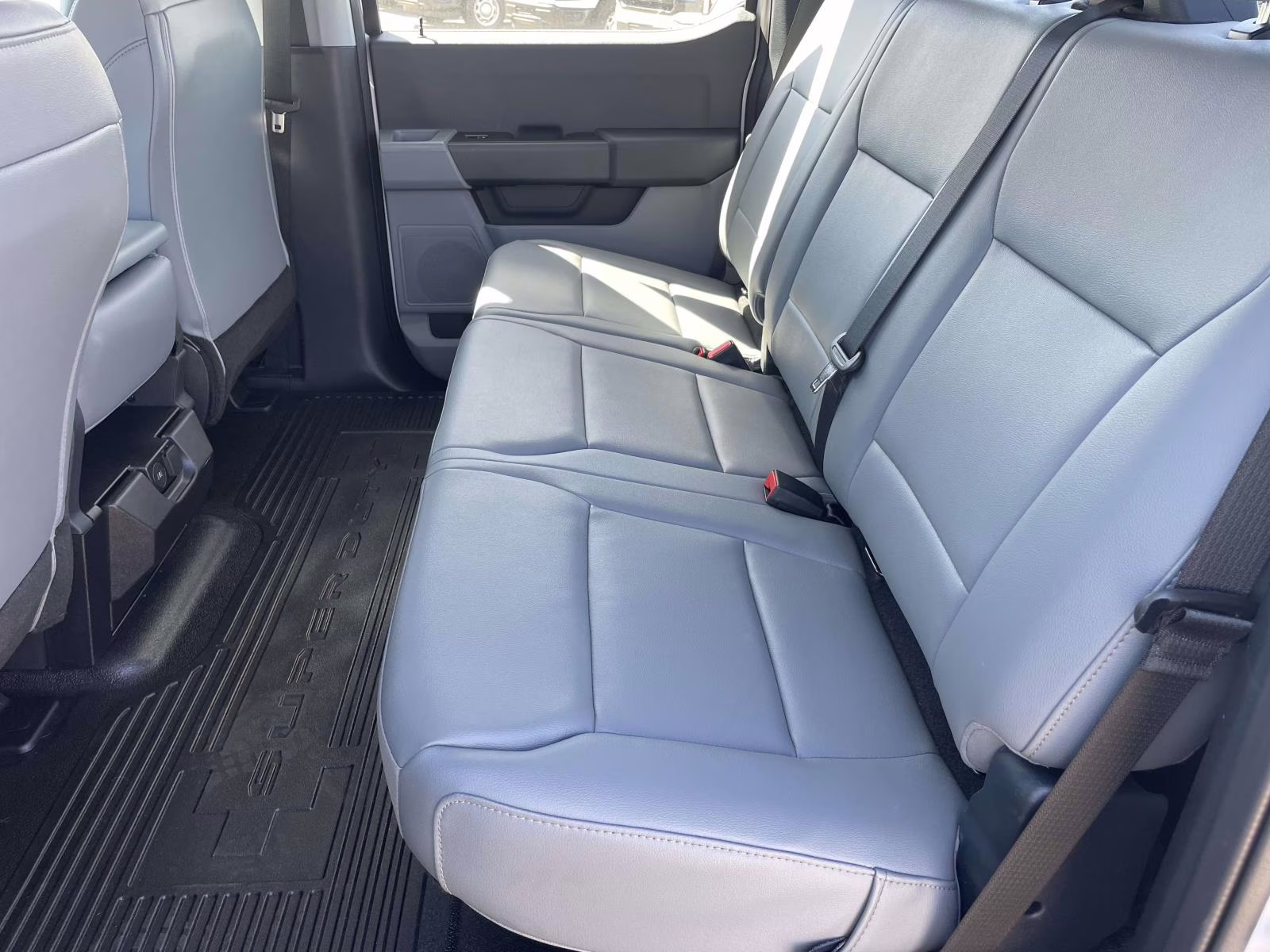 2026 Oxford White Ford Super Duty F-350 DRW XL 4X4 Truck