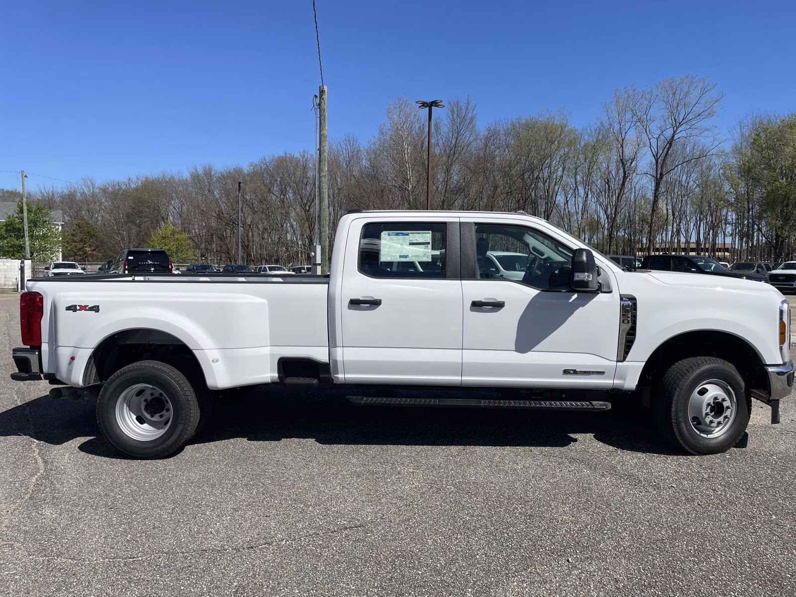 2026 Oxford White Ford Super Duty F-350 DRW XL 4X4 Truck