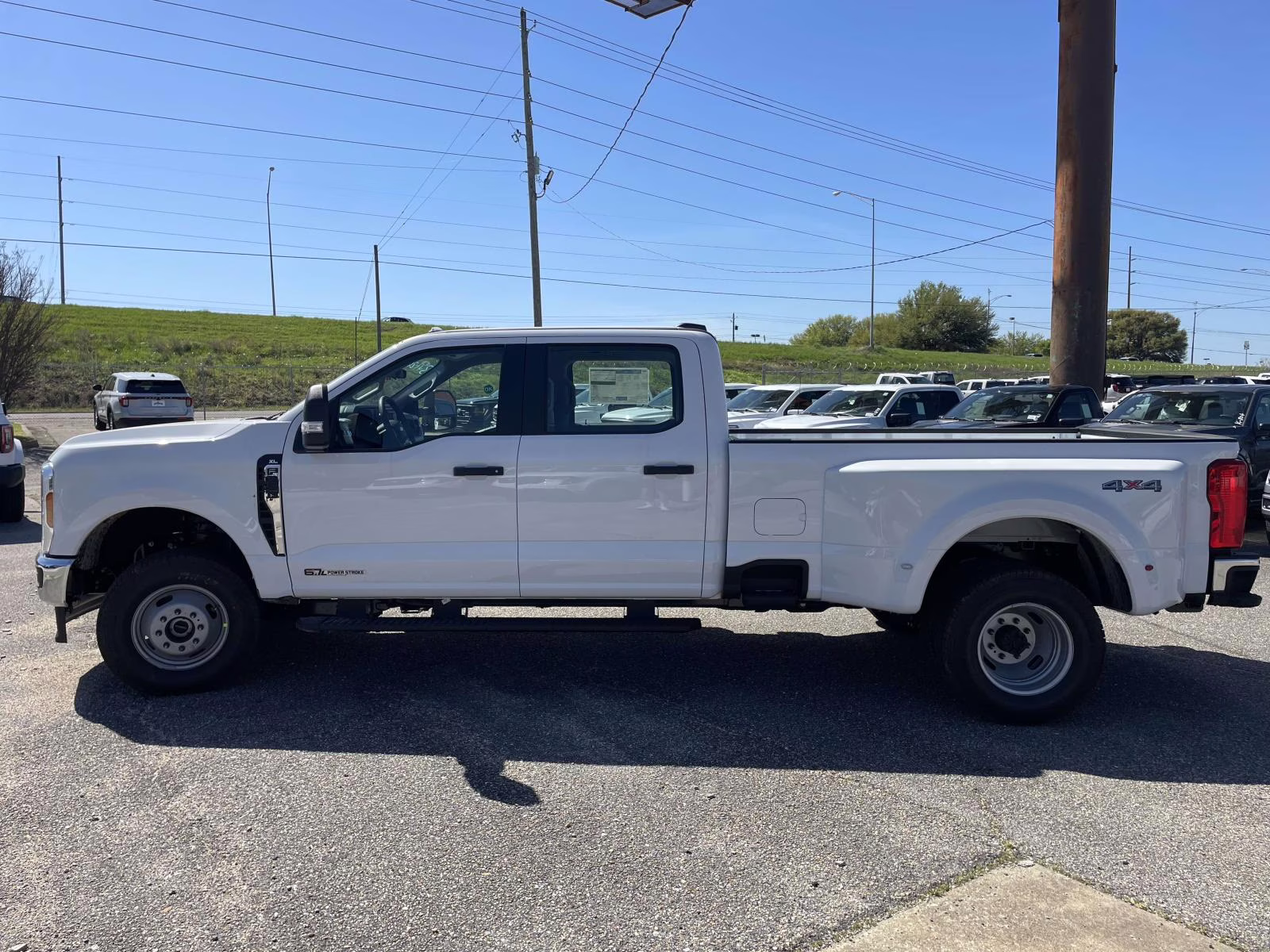 2026 Oxford White Ford Super Duty F-350 DRW XL 4X4 Truck