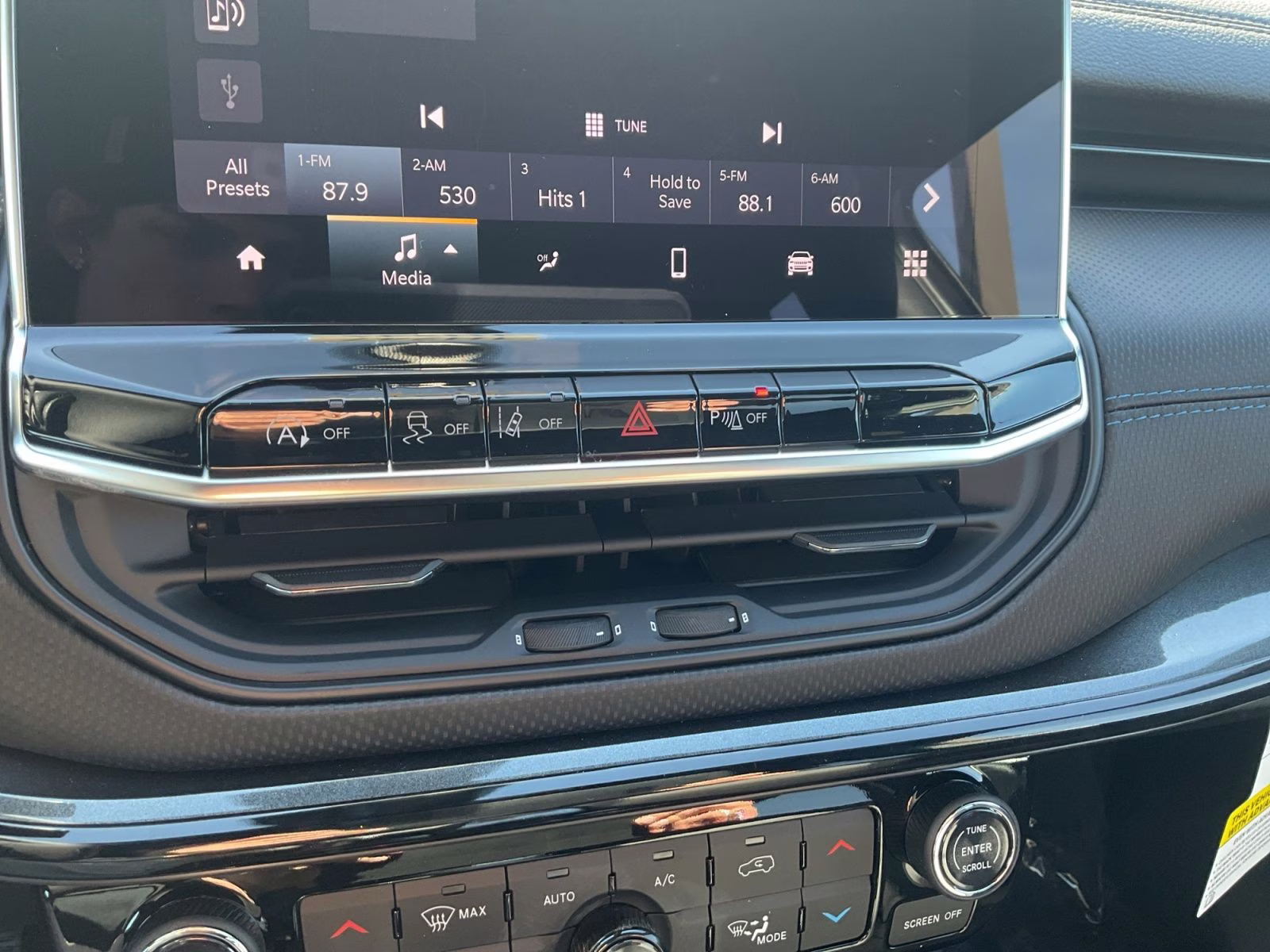 2026 Bright White Clearcoat Jeep Compass Limited 4X4 SUV