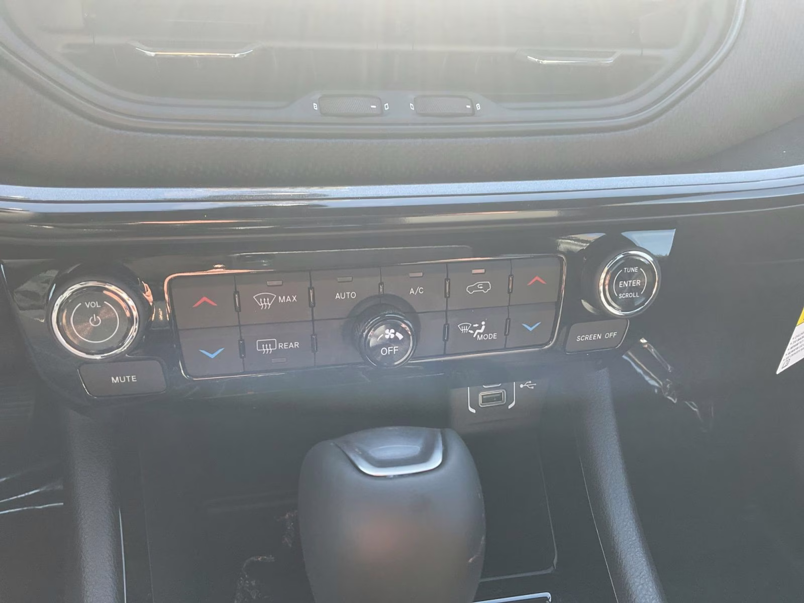 2026 Bright White Clearcoat Jeep Compass Limited 4X4 SUV