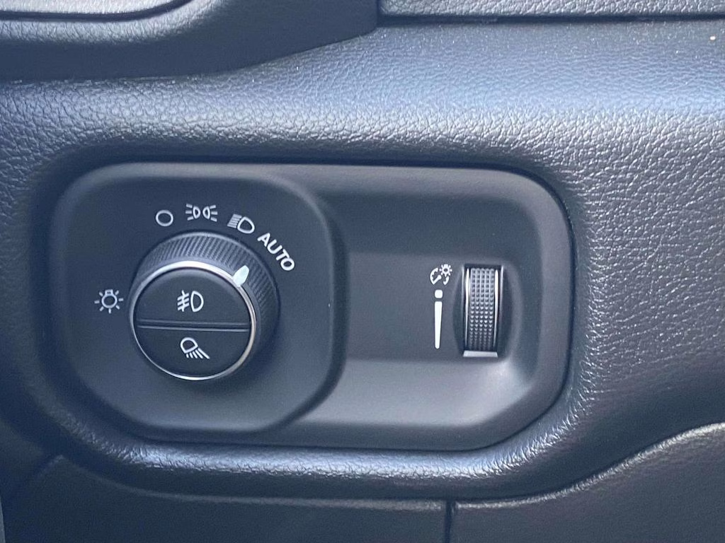 2026 Diamond Black Crystal Pearlcoat Ram 2500 Tradesman 4X4 Truck