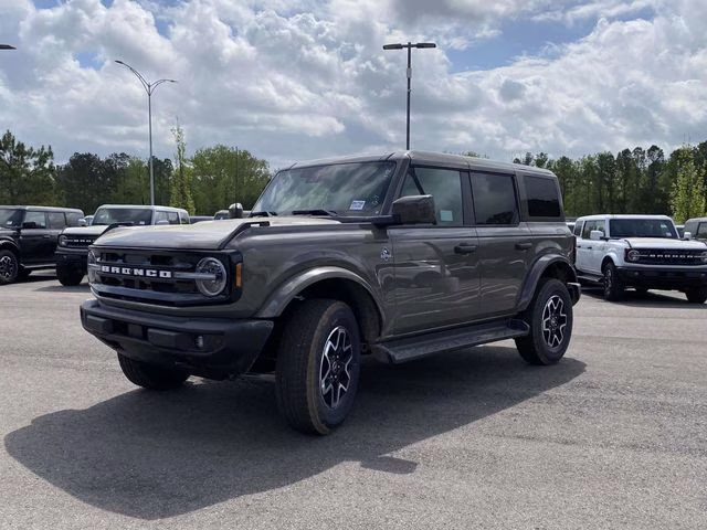 2026 Gray Ford Bronco Outer Banks 4X4 SUV