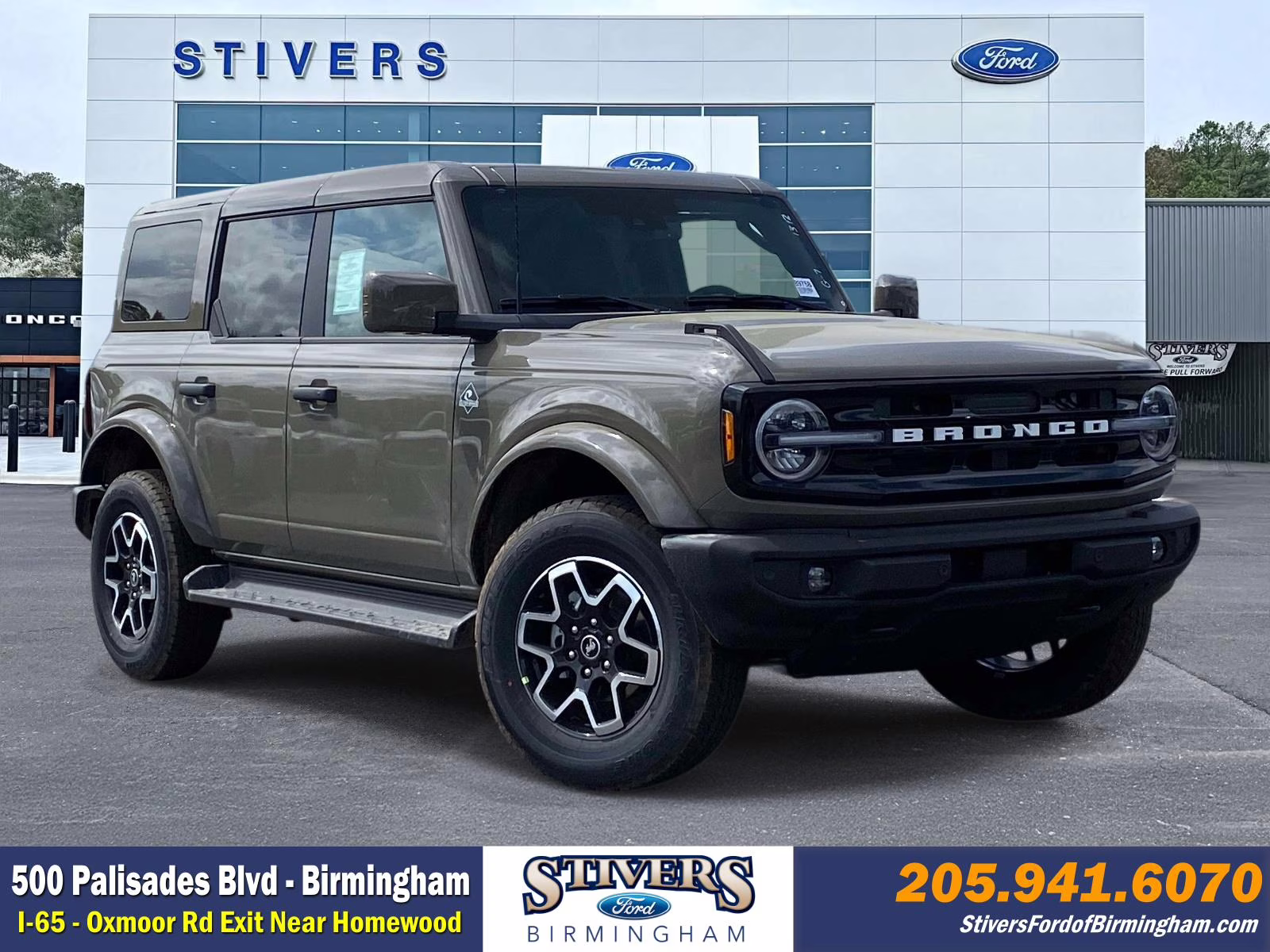 2026 Gray Ford Bronco Outer Banks 4X4 SUV