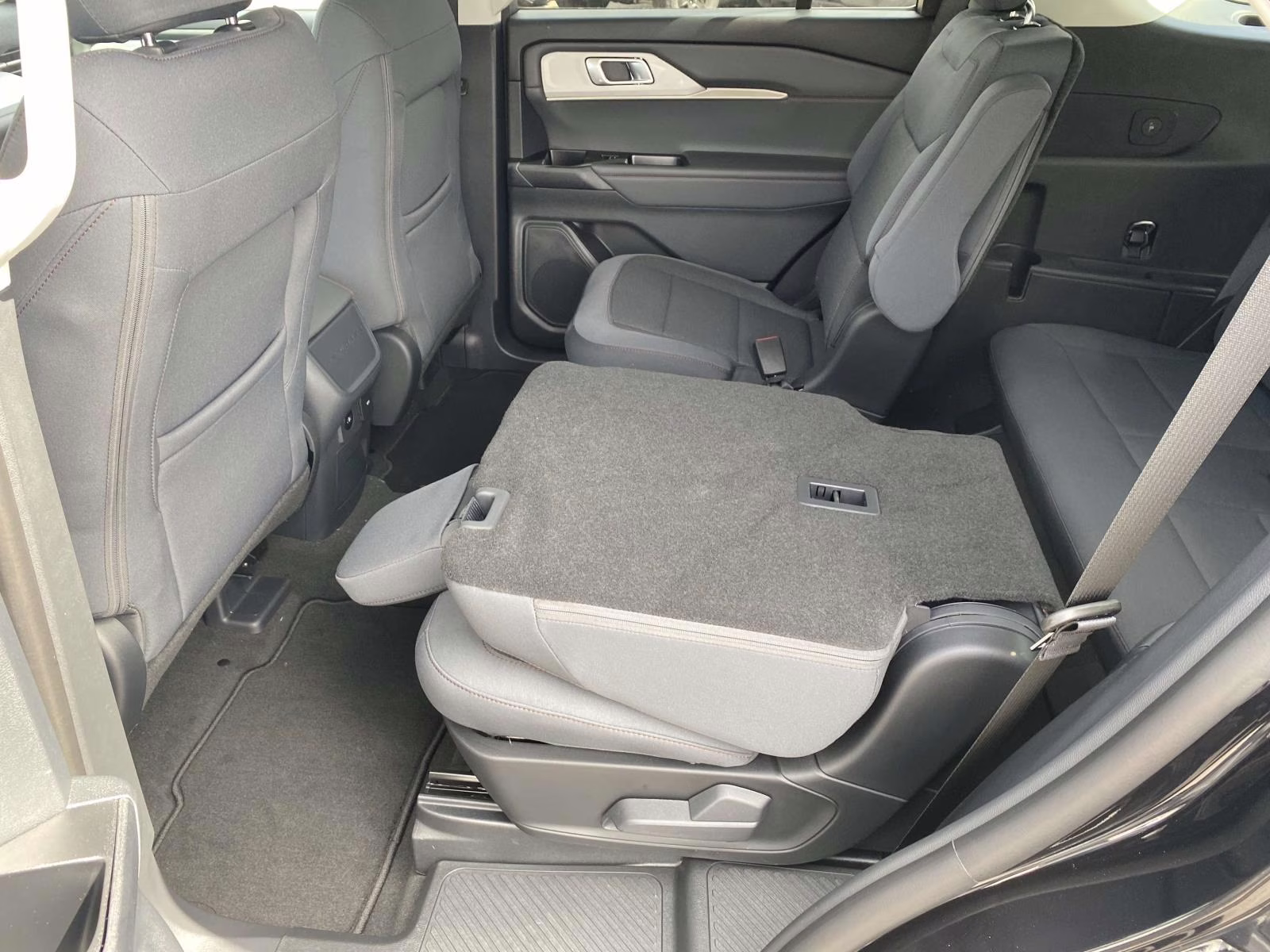 2026 Black Metallic Ford Explorer Active RWD SUV