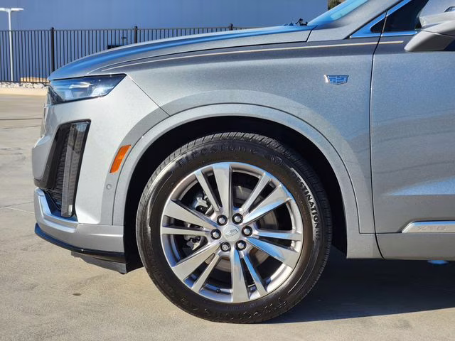 2023 Argent Silver Metallic Cadillac XT6 Premium Luxury FWD SUV