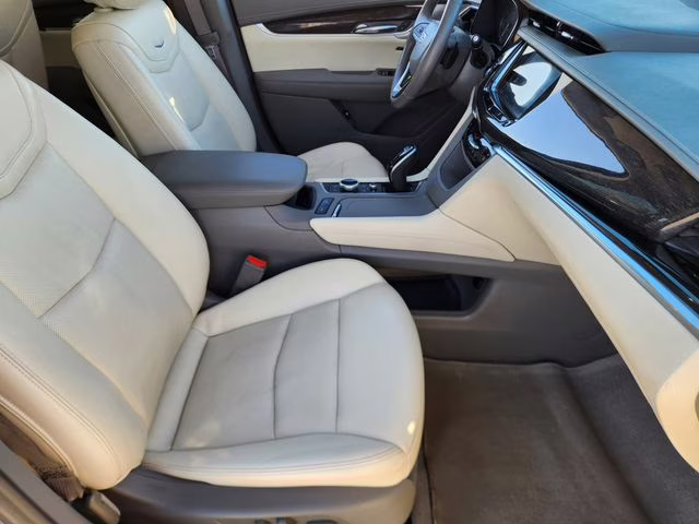 2023 Argent Silver Metallic Cadillac XT6 Premium Luxury FWD SUV