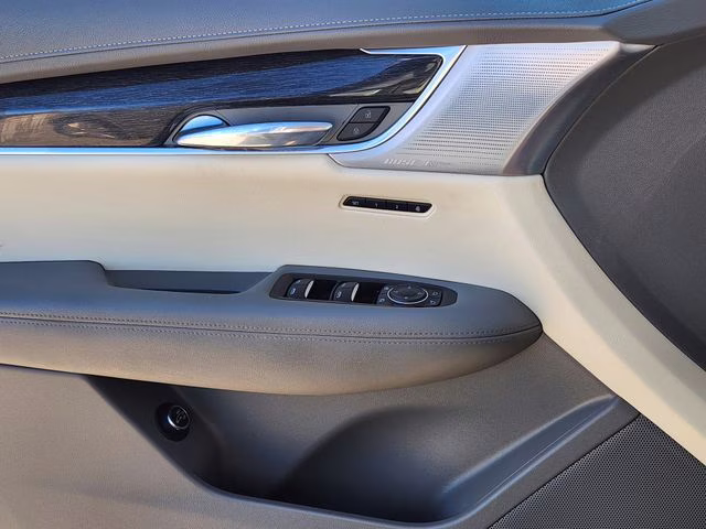 2023 Argent Silver Metallic Cadillac XT6 Premium Luxury FWD SUV