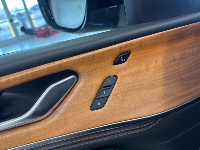 2024 Baltic Gray Metallic Clearcoat Jeep Grand Cherokee Summit Reserve 4X4 SUV