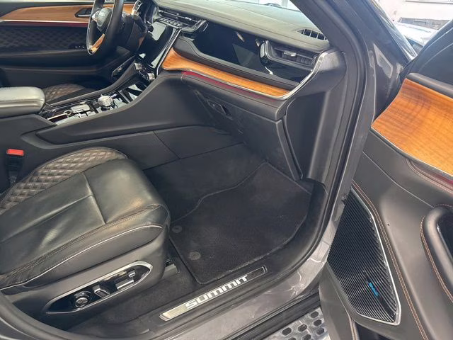 2024 Baltic Gray Metallic Clearcoat Jeep Grand Cherokee Summit Reserve 4X4 SUV