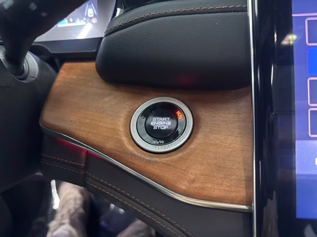 2024 Baltic Gray Metallic Clearcoat Jeep Grand Cherokee Summit Reserve 4X4 SUV