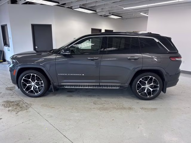 2024 Baltic Gray Metallic Clearcoat Jeep Grand Cherokee Summit Reserve 4X4 SUV