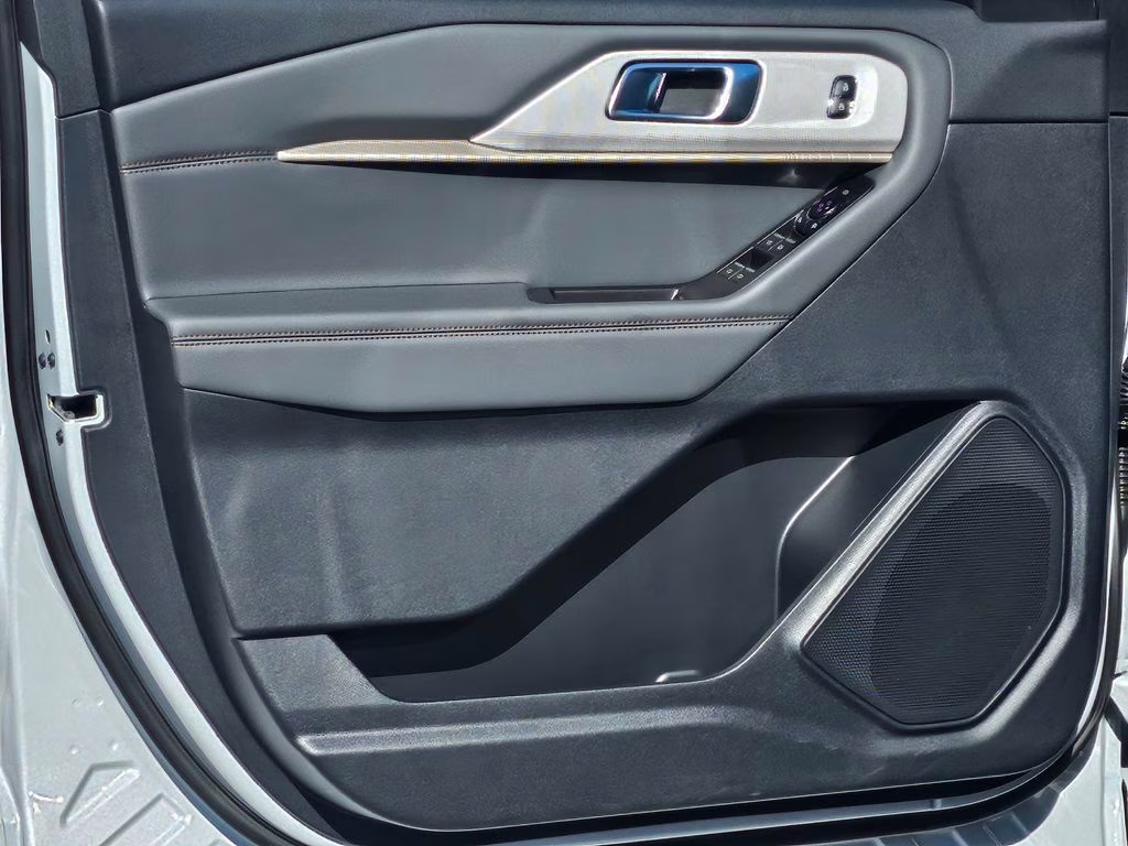 2026 Space White Metallic Ford Explorer Active RWD SUV