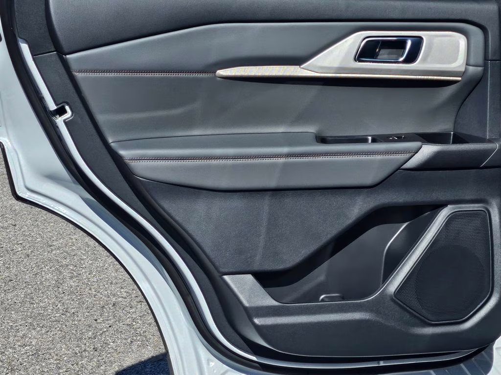 2026 Space White Metallic Ford Explorer Active RWD SUV