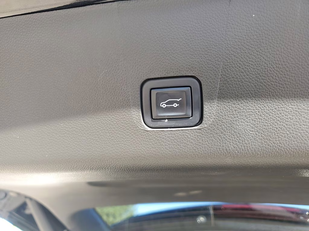 2023 Mosaic Black Metallic Chevrolet Traverse LT Cloth FWD SUV