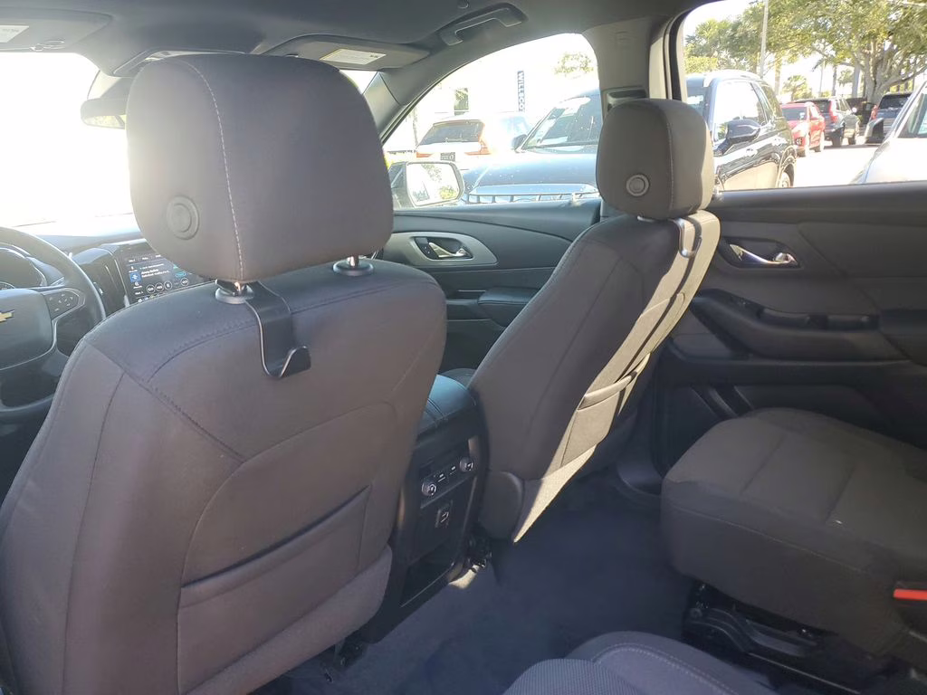 2023 Mosaic Black Metallic Chevrolet Traverse LT Cloth FWD SUV