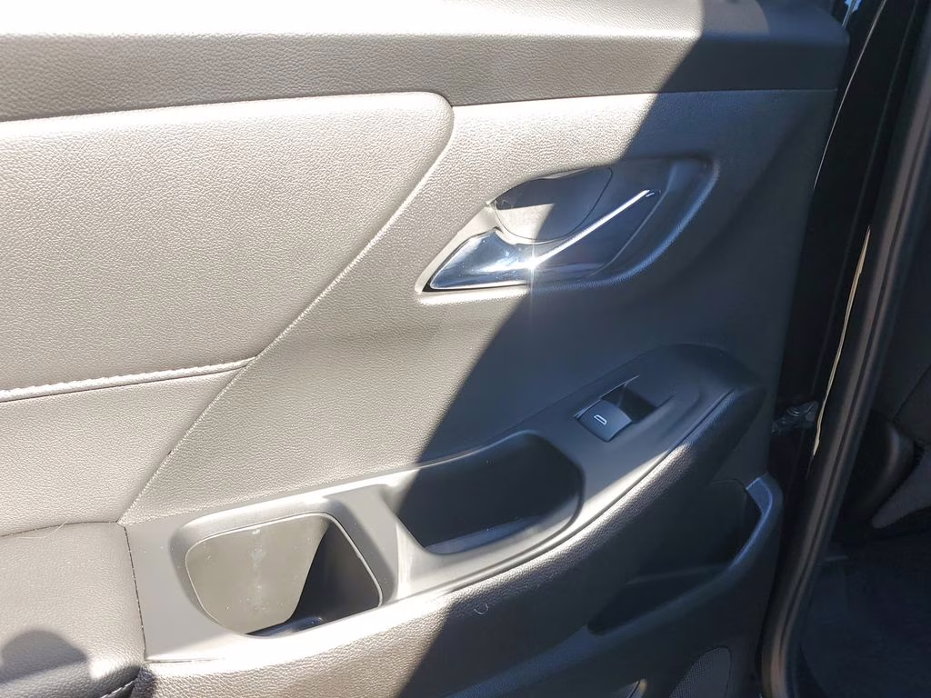 2023 Mosaic Black Metallic Chevrolet Traverse LT Cloth FWD SUV