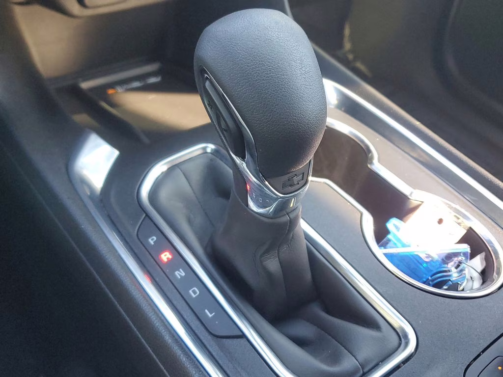 2023 Mosaic Black Metallic Chevrolet Traverse LT Cloth FWD SUV