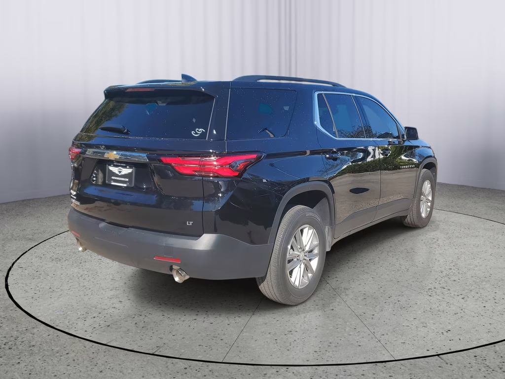 2023 Mosaic Black Metallic Chevrolet Traverse LT Cloth FWD SUV
