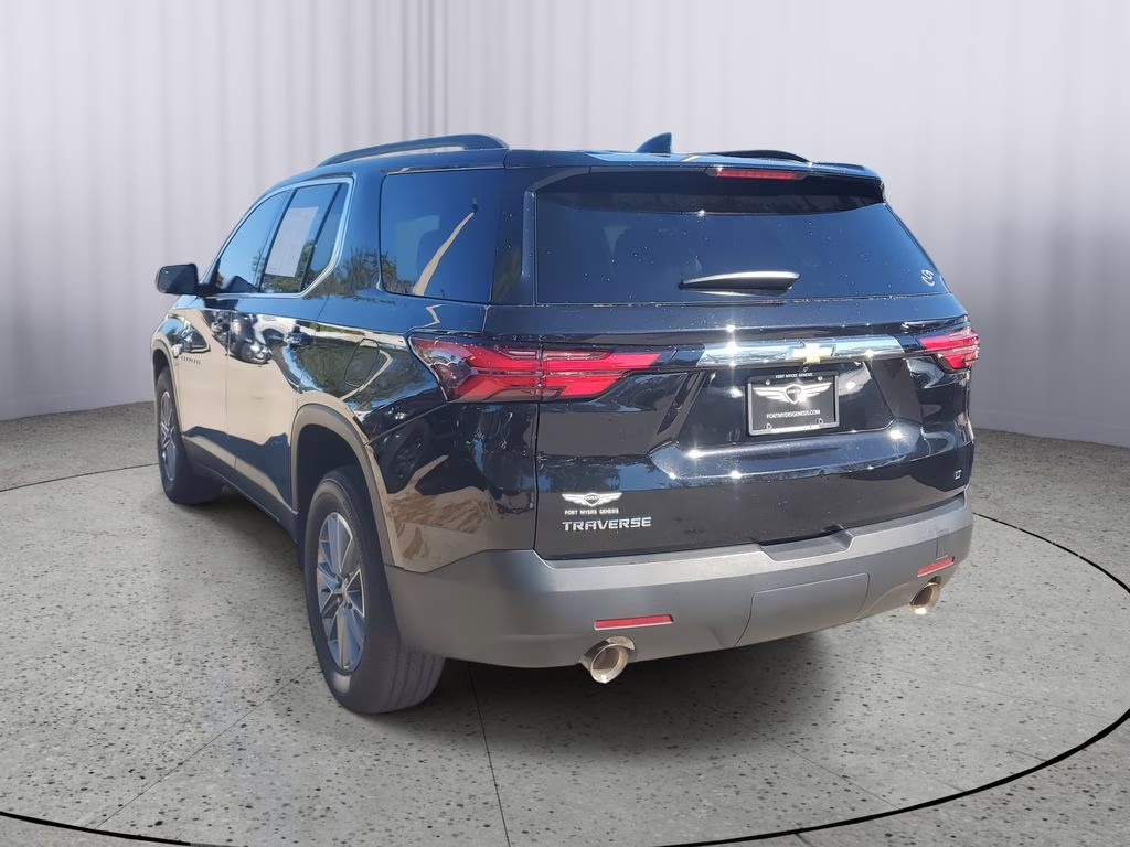 2023 Mosaic Black Metallic Chevrolet Traverse LT Cloth FWD SUV