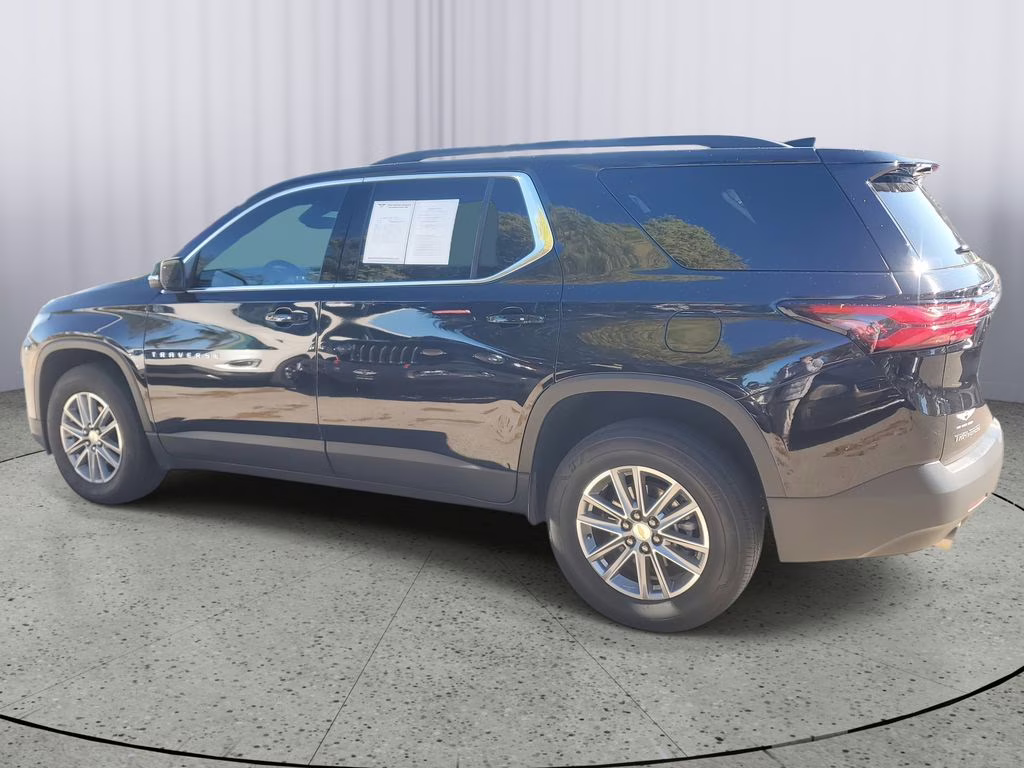 2023 Mosaic Black Metallic Chevrolet Traverse LT Cloth FWD SUV
