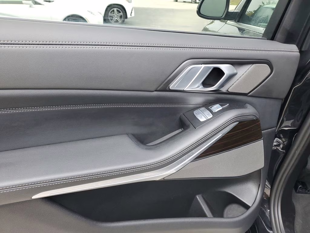 2024 Black Sapphire Metallic BMW X7 xDrive40i AWD SUV