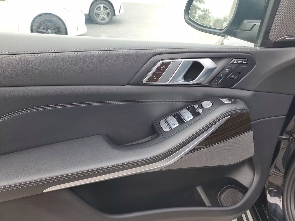 2024 Black Sapphire Metallic BMW X7 xDrive40i AWD SUV