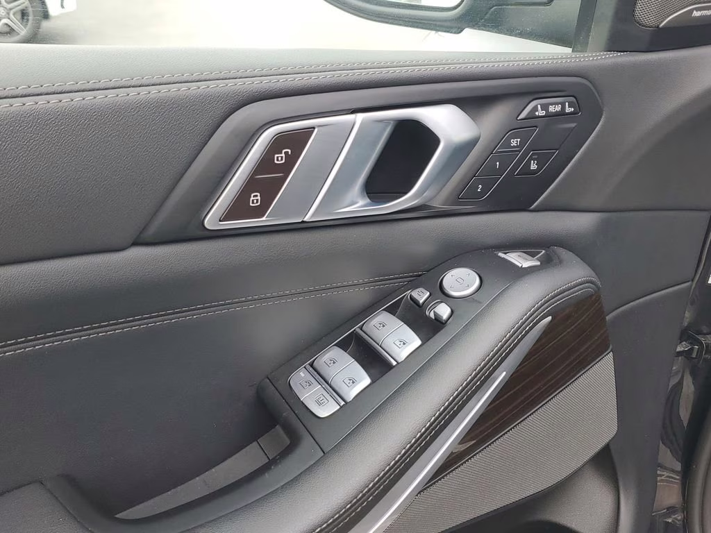 2024 Black Sapphire Metallic BMW X7 xDrive40i AWD SUV